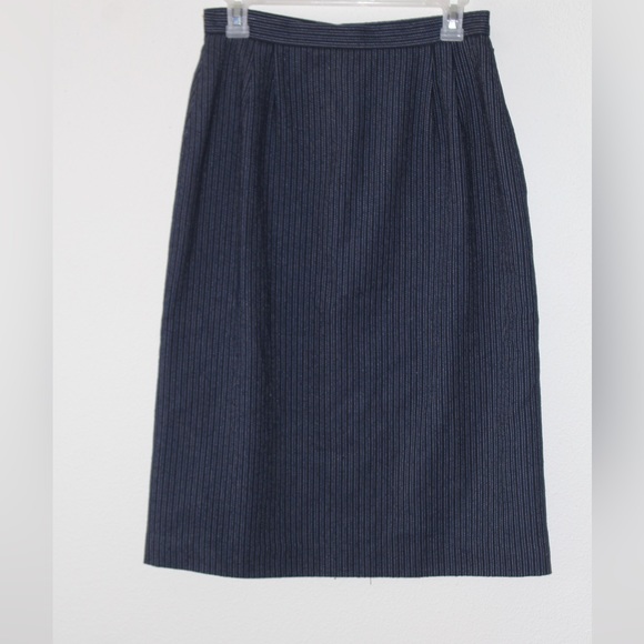 Skirt Suit - Picture 3 of 4